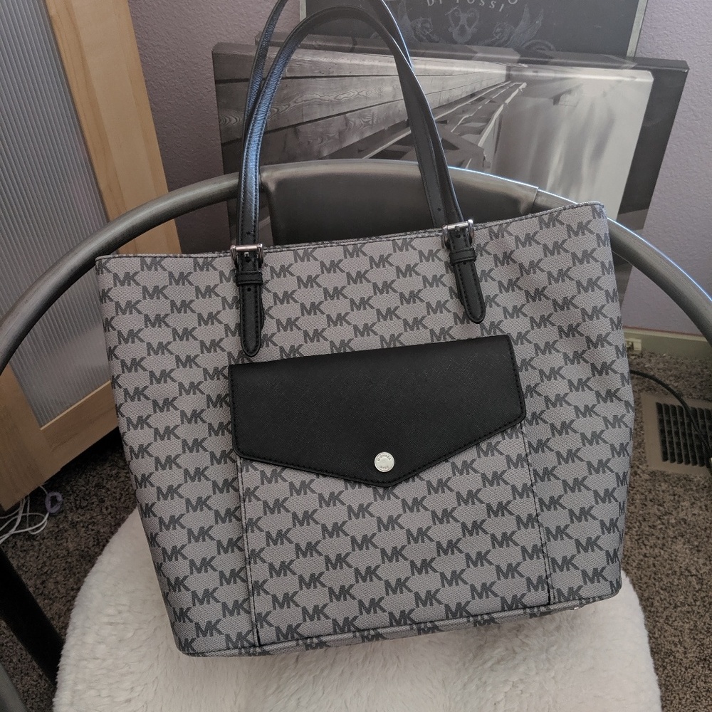 Michael Kors Jet Set Tote